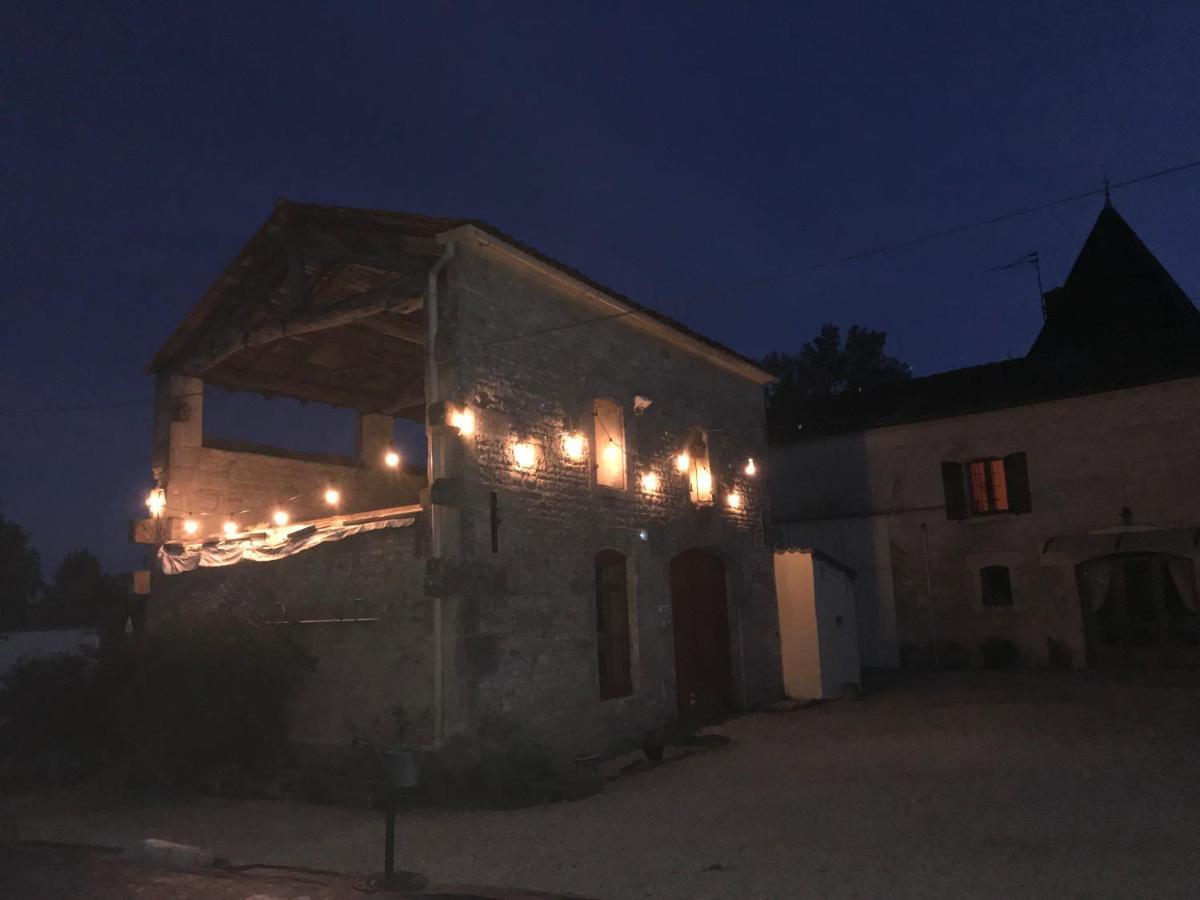 Bed and Breakfast Les Cygnes Noirs Aujac  Exterior foto