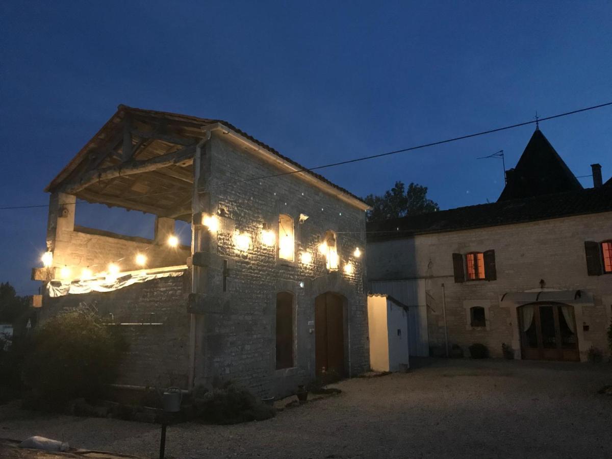 Bed and Breakfast Les Cygnes Noirs Aujac  Exterior foto