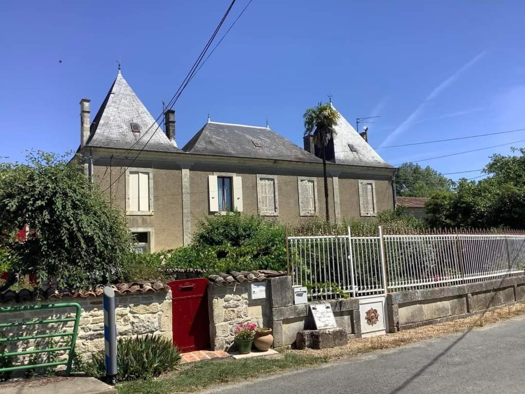 Bed and Breakfast Les Cygnes Noirs Aujac  Exterior foto