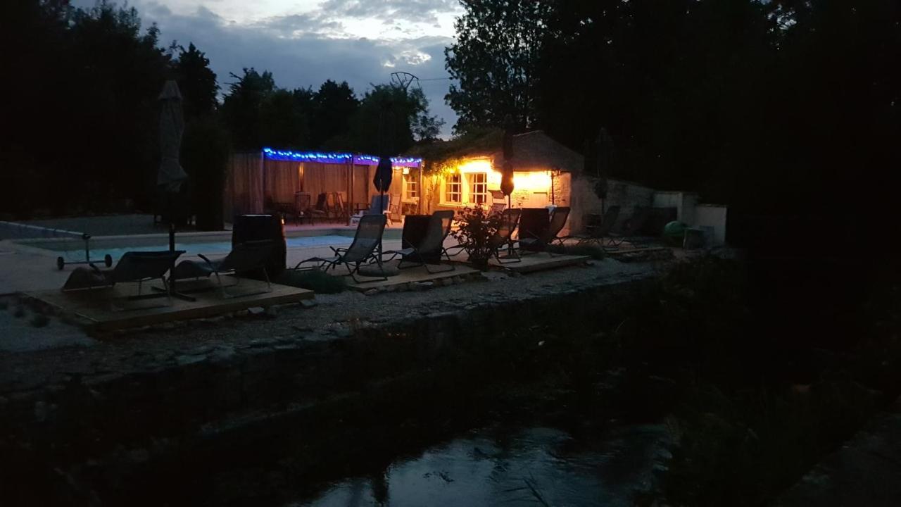 Bed and Breakfast Les Cygnes Noirs Aujac  Exterior foto
