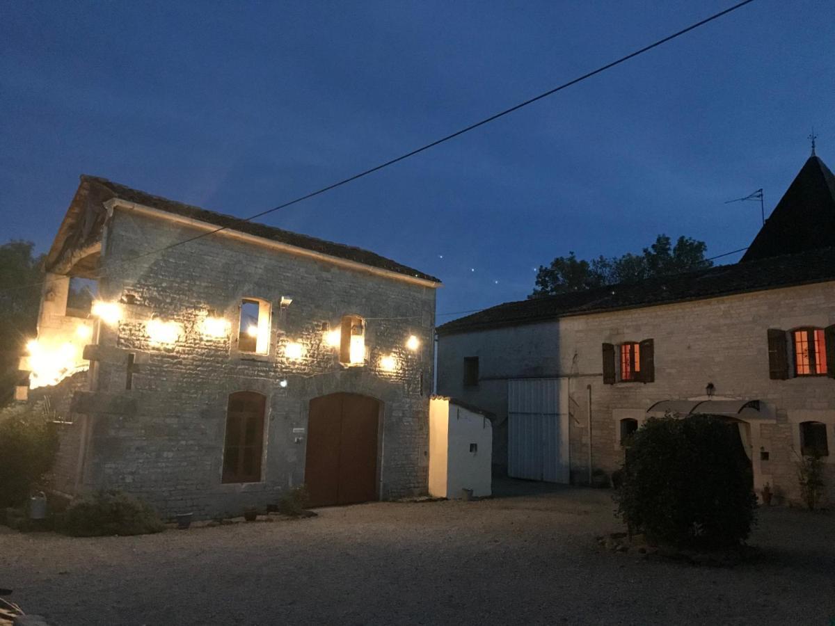 Bed and Breakfast Les Cygnes Noirs Aujac  Exterior foto