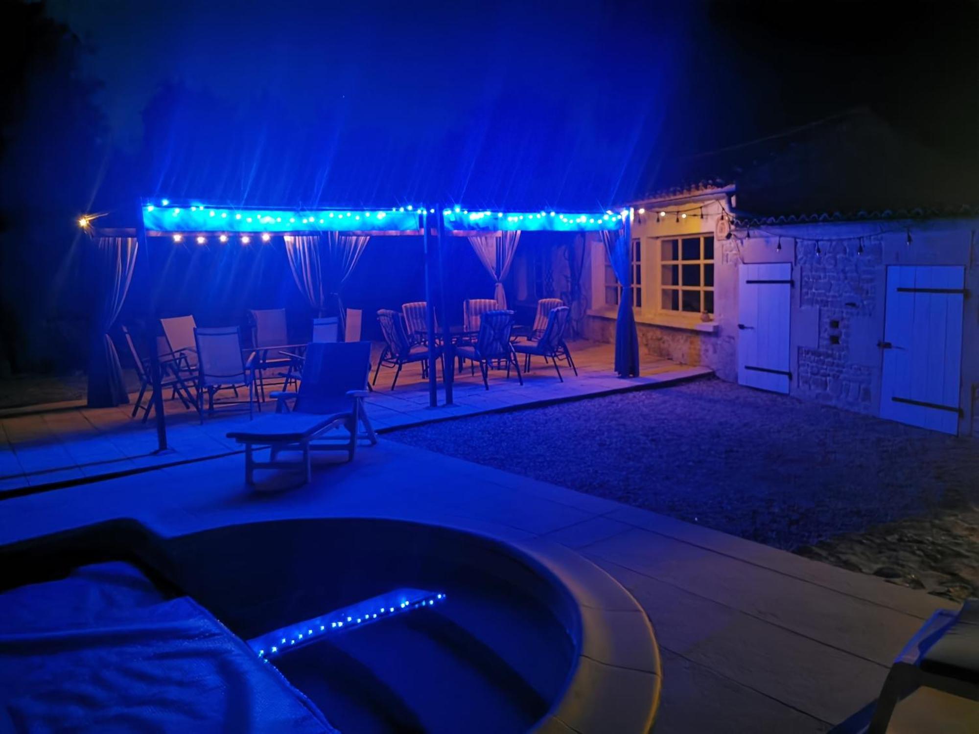 Bed and Breakfast Les Cygnes Noirs Aujac  Exterior foto